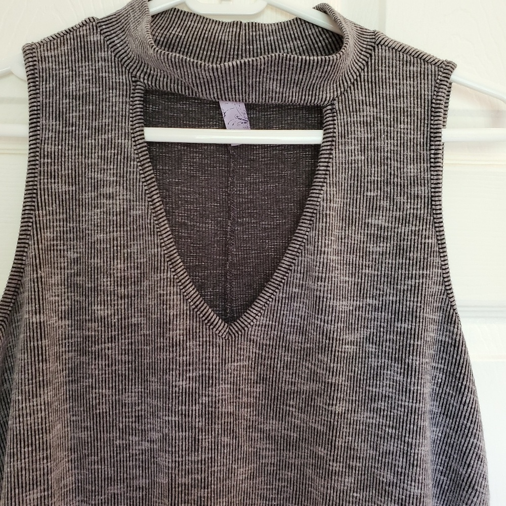 Alya dress Size Small - Picture 2 of 4